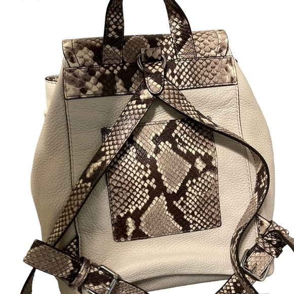 Michael Kors Susie Leather Women Backpack - Picture 4 of 5